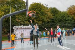 Звезда мирового баскетбола Андрей Кириленко на площадке открывшегося в Чебоксарах Центра уличного баскетбола. Фото cap.ruНовая веха в развитии детского спорта