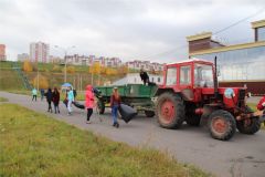 Сотрудники администрации Новочебоксарска вышли на субботник