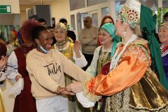 Олег Николаев тепло поприветствовал участников межнационального праздника Навруз Навруз 