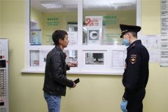 В Новочебоксарске мобильные группы проверили соблюдение масочного режима на остановках #стопкоронавирус 
