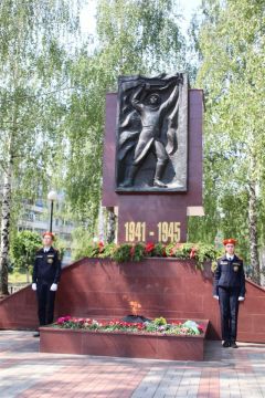 В День памяти и скорби в Новочебоксарске возложили цветы к Вечному огню 22 июня — День памяти и скорби 