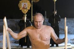 Путин окунулся в прорубь на Крещение  19 января — Крещение Господне 