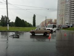 В Новочебоксарске автомобиль сбил велосипедиста, ехавшего на красный сигнал светофора