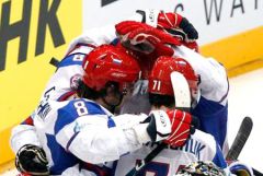Российские хоккеисты обеспечили себе участие в четвертьфинале Спорт хоккей 