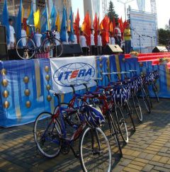 Чувашским велоспортсменам подарили шлемы и велосипеды День Республики 