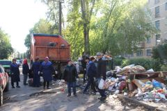 img_0262.jpgПродолжаются работы по очистке дворовых территорий г.Новочебоксарска от бытового мусора по пер.Химиков и 
