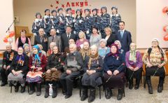 В Новочебоксарске ветеранам и труженикам тыла вручают юбилейные медали ветераны Победа-2015 