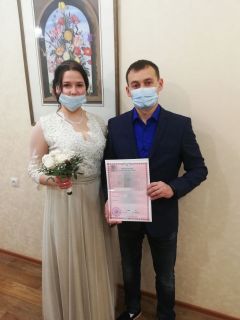 «Пятисотые» молодожены 2021 года Евгений Чернов и Анна Кузнецова зарегистрировали брак 3 ноября.Люди встречаются…