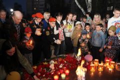 Акция "Свеча памяти" собрала более тысячи новочебоксарцев День Победы 