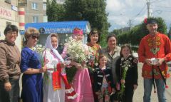 img_3581.jpgВ праздничный день 8 июля в городе Новочебоксарск состоялась акция «Ромашка в подарок»