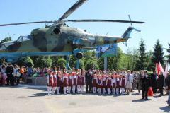В Канаше установили вертолет МИ-24 в память о подвигах афганцев День пограничника памятники Чувашии 