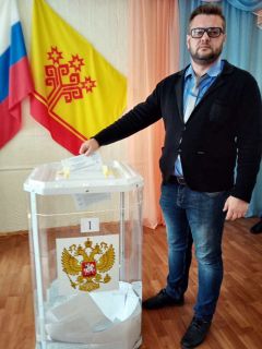 Дмитрий НовакСотрудники газеты "Грани" голосуют на своих избирательных участках Выборы-2020 