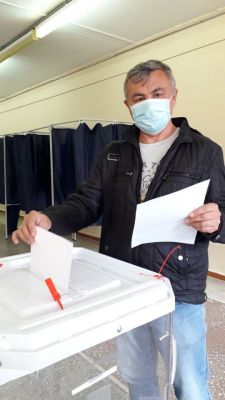 Сергей ПетровСотрудники газеты "Грани" голосуют на своих избирательных участках Выборы-2020 