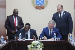 Подписание соглашенияЧебоксары и намибийский Рунду подписали соглашения о продлении побратимских отношений Город-побратим 