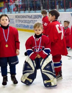 Юные хоккеисты «Сокола» провели товарищеские встречи в рамках турнира памяти Ивана Котова