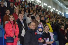 khokkiei.jpgТоварищеский матч между хоккейными клубами “Сокол” и “Ирбис” посетило более 5,5 тысяч зрителей