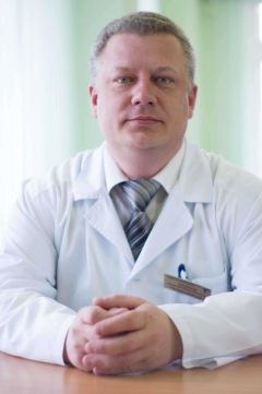 главный врач  Новочебоксарского меди­цин­­ского центра Алексей КИЗИЛОВОтвет держали главные врачи