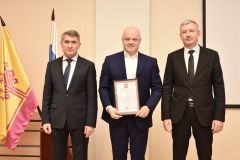 Сотрудникам ПАО «Химпром» вручили высокие наградыСотрудникам ПАО «Химпром» вручили высокие награды Химпром 