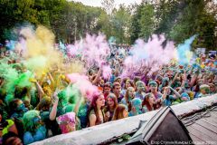 В Ельниковской роще состоялся фестиваль красок