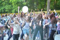 В Ельниковской роще состоялся фестиваль красок
