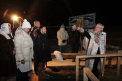 krieshchieniie4.jpgКрещение в Новочебоксарске отметили купанием в Волге и святом источнике крещенские купания Крещение 