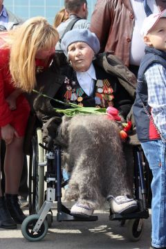 Варвара Куриленко на параде в честь Дня Победы в 2015 году. Фото автораЗаключенная в собственной квартире