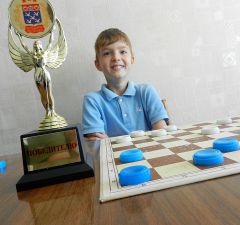 Даниил ЛеонидовВпервые обладателем Кубка республики по шашкам стал 11-летний Даниил Леонидов шашки Спорт Дети 
