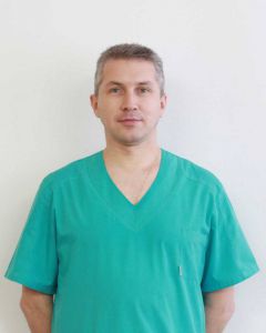 Олег Зиновьевич Лешканов, врач-стоматолог-хирург высшей категории, стаж работы 22 года.   Стоит ли бояться  имплантации зубов?