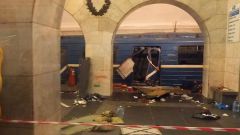 Правообладатель иллюстрацииAFPImage captionОчевидцы о взрыве в метро: люди выбирались через разбитые окна