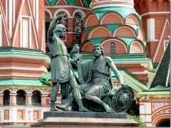 Памятник Кузьме Минину и князю Пожарскому. А вы знаете,  кто его папа? эрудиты 