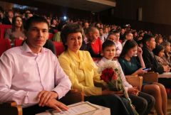 minitsr_3.jpgМинистр здравоохранения Чувашии запел в Новочебоксарске год отца и матери 