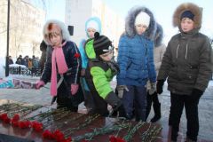 Новочебоксарцы почтили память погибших жителей и защитников блокадного Ленинграда минутой молчания