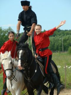 Анастасия МаксимоваВо время конного шоу в Абрау-Дюрсо погибла новочебоксарская наездница Настя Максимова Происшествия 