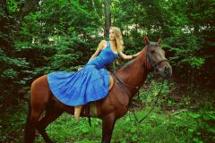 Анастасия МаксимоваВо время конного шоу в Абрау-Дюрсо погибла новочебоксарская наездница Настя Максимова Происшествия 