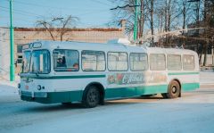 Ретро-троллейбусДед Мороз и Снегурочка в Чебоксарах поздравят пассажиров троллейбусов с Новым годом На пороге Новый год 