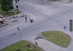 Драка попала на уличную видеокамеруВ Чебоксарах двое пьяных мужчин вырубили такисиста драка 