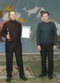 В декабре 2017 г. Виктор Мальчихин (слева) был награжден за вклад в развитие туризма на территории Ильинского сельского поселения Моргаушского района. Деревня выбирает сельский туризм Хлеб насущный 