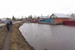 Паводок: в Батыревском районе Чувашии подтоплены дома и часть автодороги  паводок 