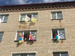 В Новочебоксарске горожане поют "Катюшу" из окон своих квартир
