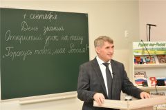 О. НиколаевГлава Чувашии провел открытый урок для 10-классников чебоксарской школы № 24  1 сентября 