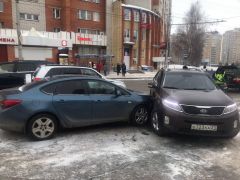 В Новочебоксарске водитель иномарки совершил наезд на женщину