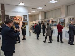 Открылась выставка фотохудожника Владимира Максимова "Остановилось время в кадре"