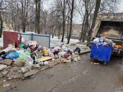А это уже сегодня утром. Фото прислал читатель Сергей"Грани" помогают: трехнедельный мусор по ул. Терешковой, 9 вывезен