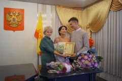 РегистрацияЧетыре пары зарегистрировали брак в День города Новочебоксарска в местном отделе ЗАГС День города Новочебоксарска 