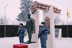 В Чувашии в День Героев Отечества открыли памятник в честь бойцов СВО  День Героев Отечества 