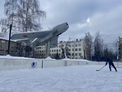Тот самый МиГ-15 во дворе дома № 32 по ул. НиколаеваПерелетит ли МиГ-15 из Чебоксар в Шоршелы? Чебоксарцы определят судьбу авиационного памятника
