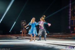 Шоу “Алиса в Зазеркалье” состоялось на льду дворца “Чебоксары Арена”. Фото vk.com/s_m_u_mАлиса на коньках