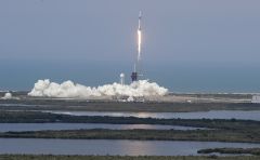 SpaceX провела первый в истории частный пилотируемый запуск в космос