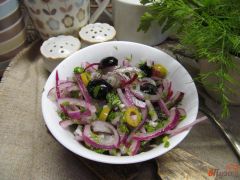Салат из лука с оливкамиЗовем друзей и близких к… мангалу Семейный стол 
