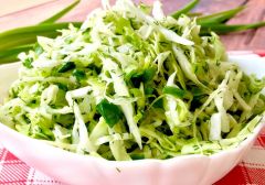 Салат из свежей капусты с волшебной заправкойЧто приготовить на Пасху Семейный стол Пасха 